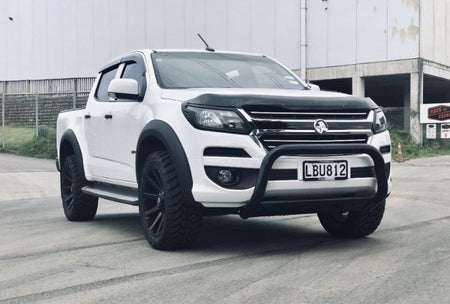 BONNET GUARD - COLORADO/TRAILBLAZER 2017 - 2019 installed on white Ute