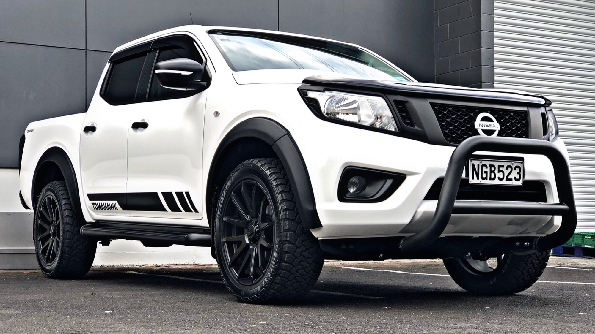 NISSAN NAVARA BONNET GUARD & VISOR COMBO 2016-2020