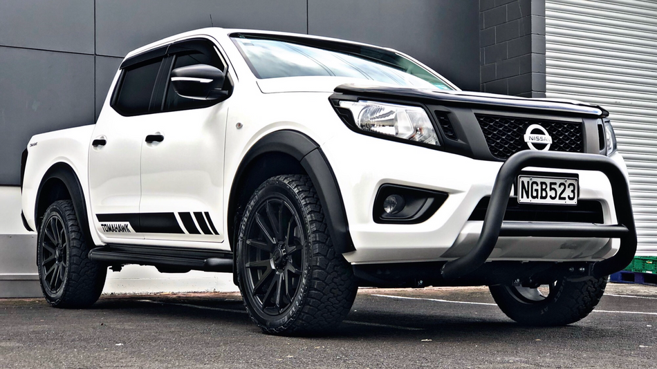 NISSAN NAVARA BONNET GUARD & VISOR COMBO 2016-2020